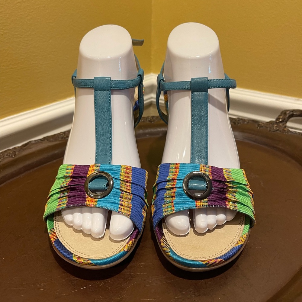 Adorable Fun NWOT Rockport Wedge Sandals